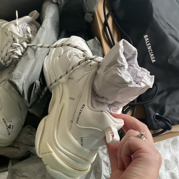 Authentic Balenciaga Triple S sneakers - Picture 3 of 8